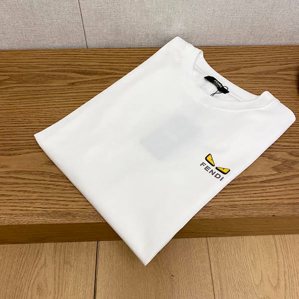 大人気!フェンディ バッグ バグズ 半袖Tシャツ 偽物 ロゴ刺繍 fec33296